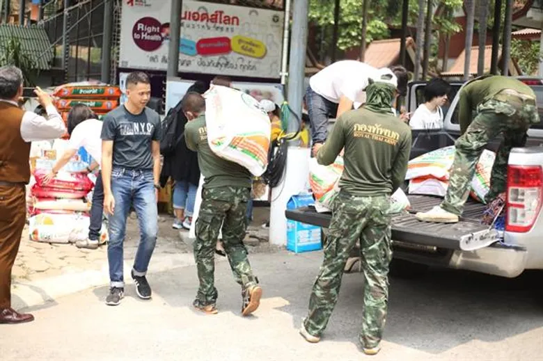 นายอำนาจ หมัดสดาย นำทีมดาราจิตอาสา ร่วมบริจาคของที่วัดพระบาทน้ำพุ