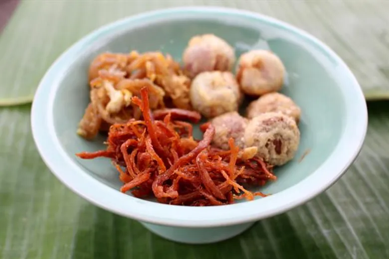 สามพราน ริเวอร์ไซด์ ชวนสัมผัสเมนูสุดคลาสสิก “ข้าวแช่ออร์แกนิก” มนต์เสน่ห์ดับลมร้อน
