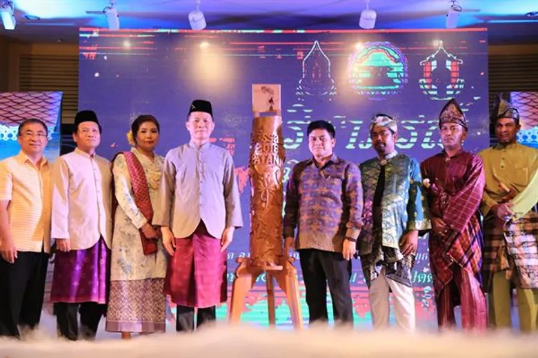 วธ.ร่วมกับชาวปัตตานี จัดงานแสดงกริช-ผ้าโบราณสมัยอยุธยา ในงาน “กริชาภรณ์” นำวัฒนธรรมเชื่อมใจชายแดนใต้สันติสุข วิถีตานี วิถีอาเซียน ณ โรงแรม ซี. เอส. ปัตตานี