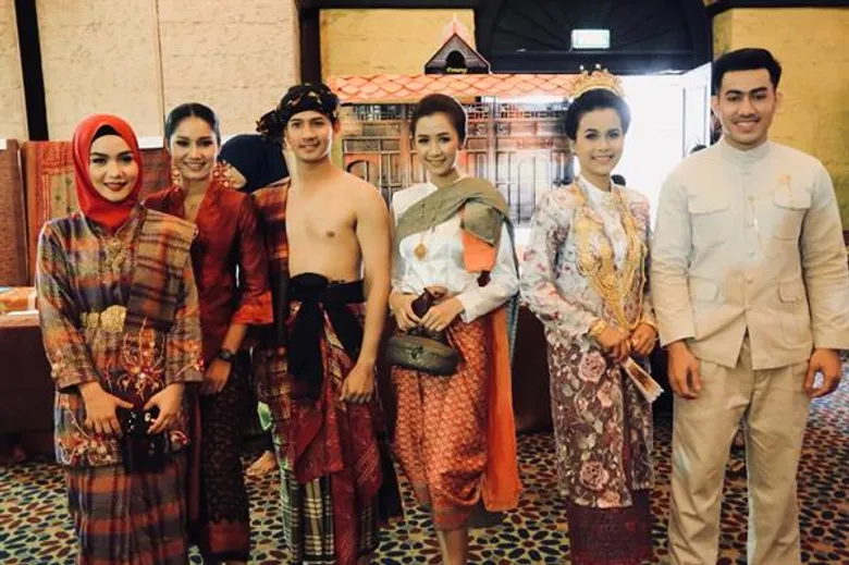 วธ.ร่วมกับชาวปัตตานี จัดงานแสดงกริช-ผ้าโบราณสมัยอยุธยา ในงาน “กริชาภรณ์” นำวัฒนธรรมเชื่อมใจชายแดนใต้สันติสุข วิถีตานี วิถีอาเซียน ณ โรงแรม ซี. เอส. ปัตตานี