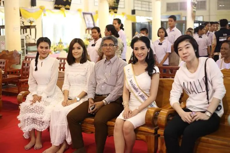 ดร.ทวีศักดิ์ นำทีมดาราจิตอาสาร่วมแจกข้าวสาร ในโครงการ “ข้าวหนึ่งถุงหุงเพื่อพ่อแม่”