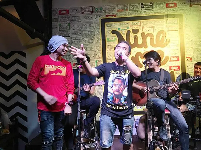 แฟนเพลงกรี๊ด 'แซค ไอแซค-ชำนาญ ไซแอม’ หวนขึ้นคอนเสิร์ต 'นายมีเซ’ ของ วิด ไฮเปอร์