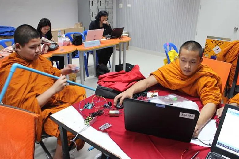 มทร.ธัญบุรี พัฒนาทักษะการเขียนโปรแกรม สามเณร นำหลักการ STEM กับโครงงานระบบอัจฉริยะด้วย IOT