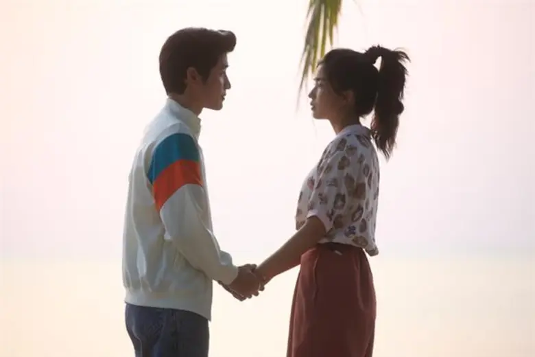 “ก้อย-ปังปอนด์” เขินหนัก!! โชว์ “จูบหวาน” ริมหาดสุดโรแมนติก