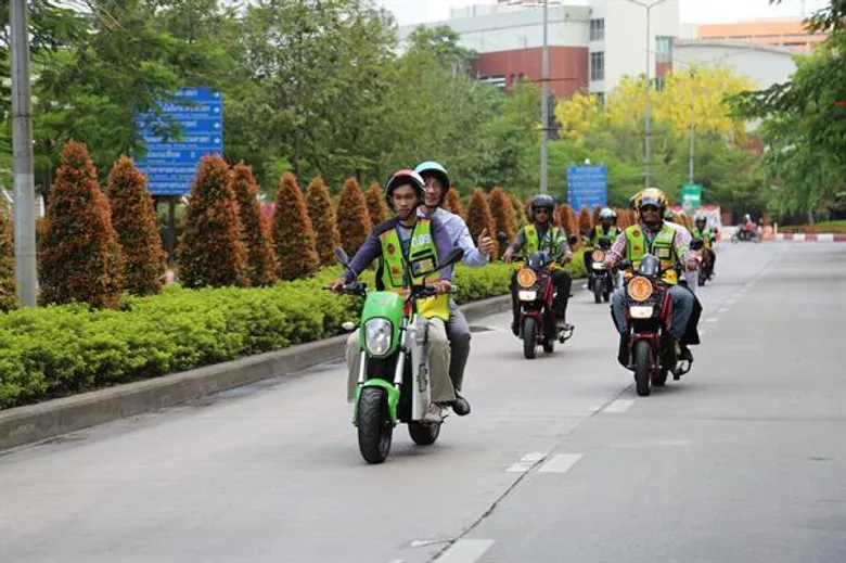 ธรรมศาสตร์ ร่วมกับ บริษัทชั้นนำ เปิดตัว “โซลาร์ไรด์” มอเตอร์ไซด์รับจ้างไฟฟ้า และสถานีชาร์จพลังงานจากโซลาร์เซลล์ รุกผลักดันธรรมศาสตร์รังสิตสู่ “สมาร์ทซิตี้” เต็มสูบ
