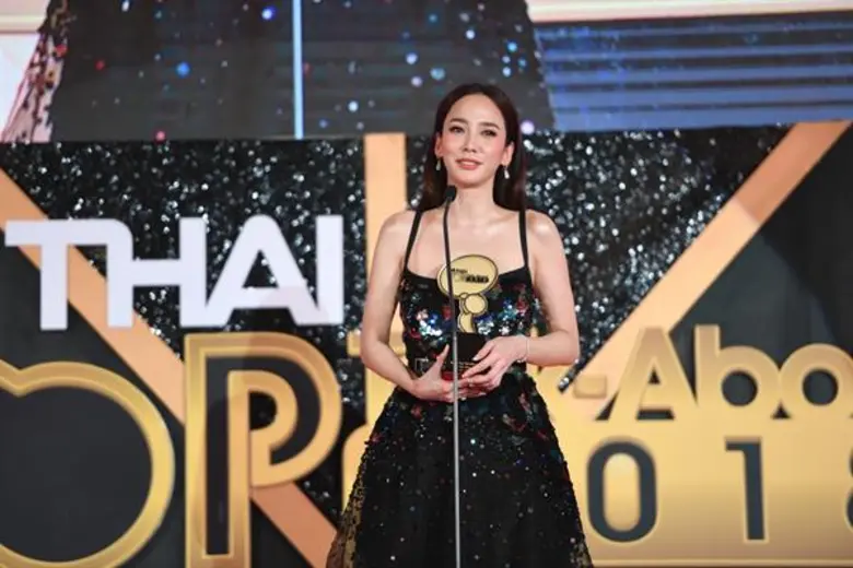 ซุปตาร์ “อั้ม-พัชราภา” นำทีม “นักแสดง-ศิลปิน-คนดัง” คว้ารางวัล “MThai Top Talk-About 2018” คึกคัก