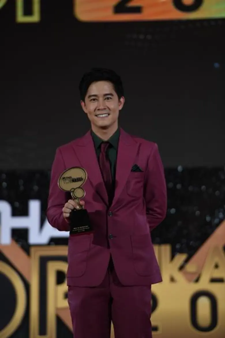 ซุปตาร์ “อั้ม-พัชราภา” นำทีม “นักแสดง-ศิลปิน-คนดัง” คว้ารางวัล “MThai Top Talk-About 2018” คึกคัก