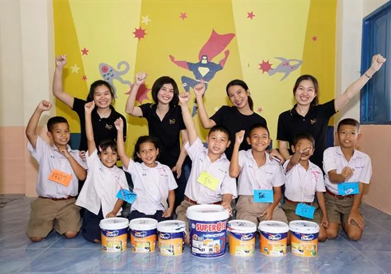 อั๊คโซ่ โนเบล โดยสีดูลักซ์จัดแคมเปญเติมสีสันสร้างรอยยิ้มสู่น้อง (Let’s Colour – Bring Smile to School) ทีมพนักงานรวมพลังกันส่งต่อรอยยิ้มให้แก่น้องๆ และครูโรงเรียนวัดรางจระเข้ หลังจากประสบปัญหาน้ำท่วม