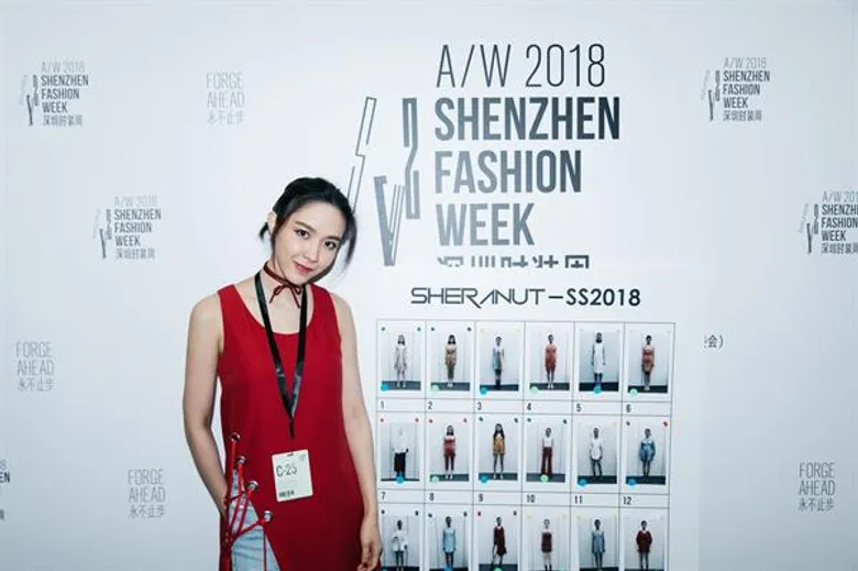 “น้ำชา ชีรณัฐ” สะกดทุกสายตาบนรันเวย์ ส่ง “SHERANUT” ทำแฟชั่นโชว์ใน งาน “ShenZhen Fashion Week 2018”