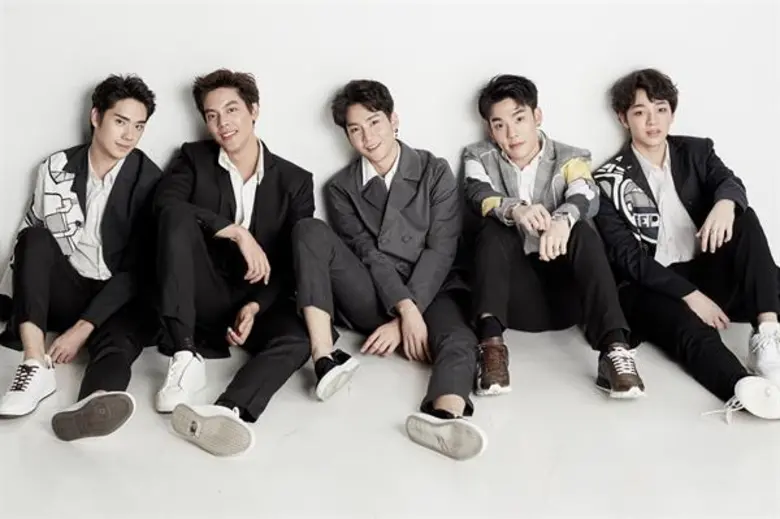Gossip News: 5 หนุ่มหน้าใสสุดซี้ด จากวง “SBFIVE” เตรียมทำสยามระอุ! 4 เมษายนนี้ เวลา 16.00 น. ณ ลานเอเทรียม 2 ชั้น 1 ศูนย์การค้าสยามเซ็นเตอร์