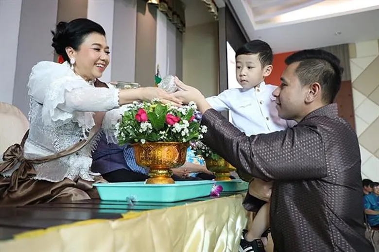 มหาวิทยาลัยกรุงเทพธนบุรี จัดพิธีรดน้ำดำหัว สืบสานประเพณีสงกรานต์