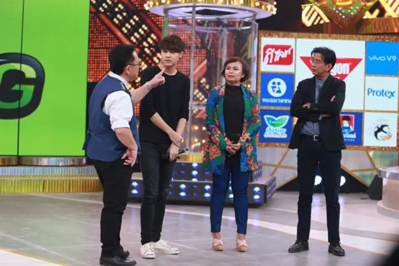 ทีวีไกด์: รายการ “กิ๊กดู๋ สงครามเพลงเงาเสียง”  “กิ๊กดู๋ฯ”  ระเบิดศึกสงครามเพลงเงาเสียง!เปิดตัวนักร้องแม่ลูกตระกูล “บุญสูงเนิน” “ทอย-เดอะทอยส์” ปะทะ “นิตยา บุญสูงเนิน”