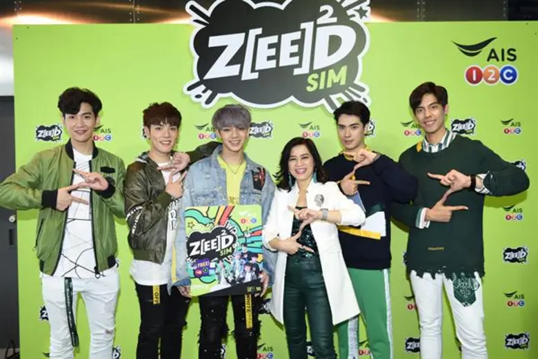 ภาพข่าว: เอไอเอส วัน-ทู-คอล! เปิดตัว ศิลปินวง SBFIVE พรีเซ็นเตอร์ใหม่ ZEED SIM ตัวแทนสื่อสารความซี้ดของแบรนด์ ที่โดนใจวัยทีนแบบสุดขั้ว