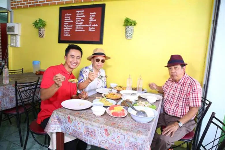 “หนุ่ม-ปุ้ม” ควงแขน“ทอมมี่ แทง” เชฟดังระดับโลก ลุยรายการใหม่ “เชฟทัวร์ ครัวติดดิน”