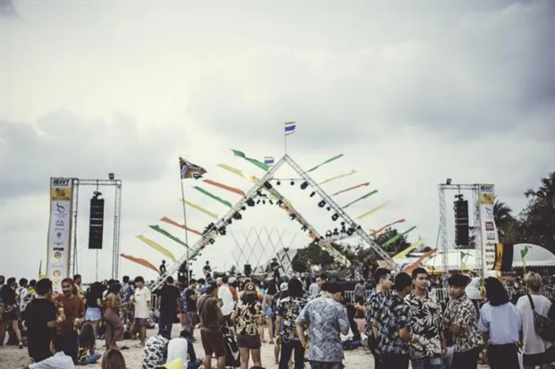 ผ่านไปด้วยความสุข สนุกและรอยยิ้มเต็มพื้นที่ชายหาดชะอำ กับเทศกาลดนตรีเร้กเก้สกาใหญ่ที่สุดในเมืองไทย "SUNSET BEACH MUSIC FESTIVAL 2018" เมื่อวันเสาร์ที่ 31 มี.ค. ที่ผ่านมา