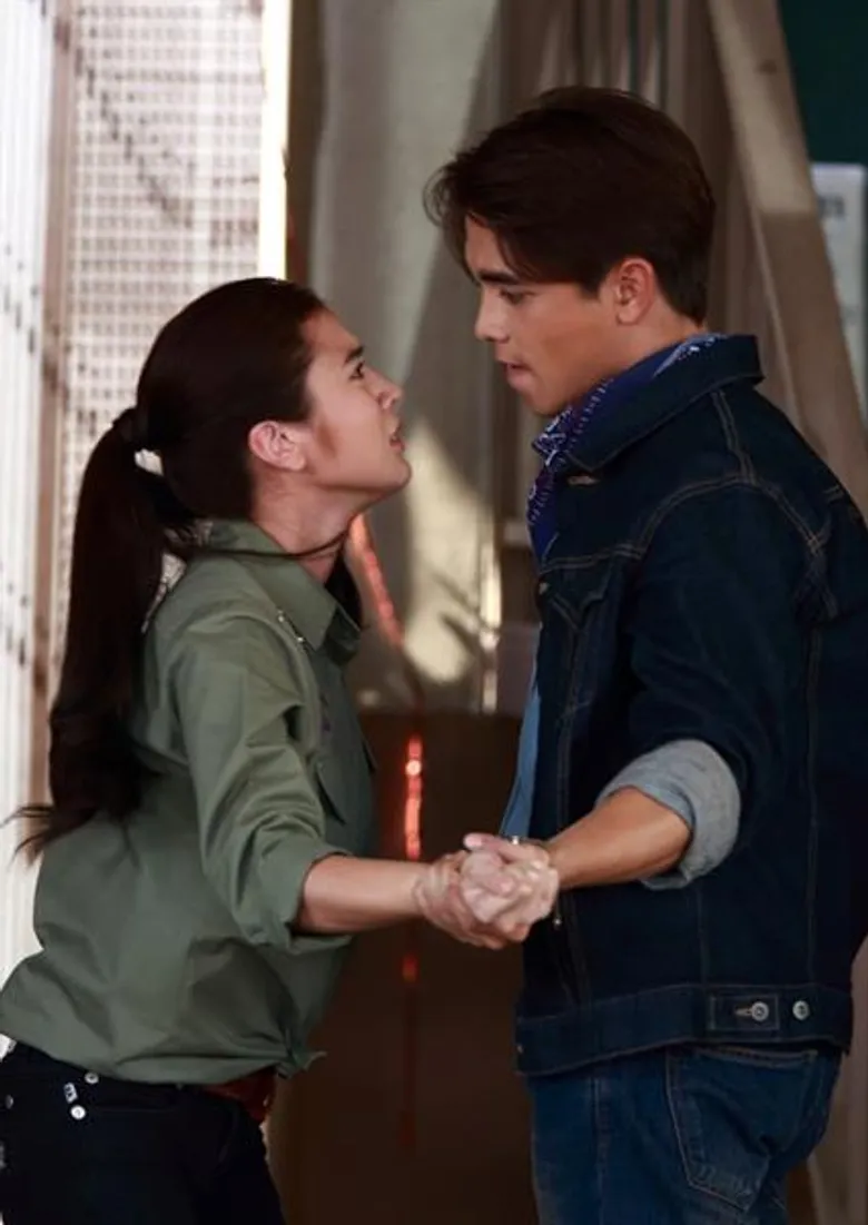 เรื่องย่อ: คมแฝก