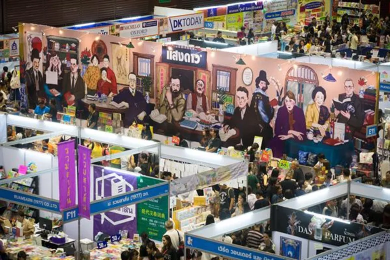ปิดฉากงานสัปดาห์หนังสือ ผู้เข้าร่วมงาน 1.8 ล้านคน ปลื้มใจนักอ่านวัยรุ่นร่วมงานล้นหลาม เกิดปรากฏการณ์ต่อยอดความรู้จากความบันเทิง ออเจ้าพาหมวดหนังสือประวัติศาสตร์พุ่งแรง ทั้งนิยาย สารคดี และการ์ตูนความรู้