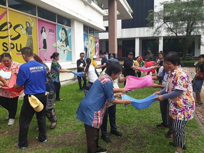 รื่นเริงสงกรานต์ไทย สุขใจศรีปทุม! กับเหล่าออเจ้า พนักงานและบุคลากร สนง.อาคารสถานที่ SPU