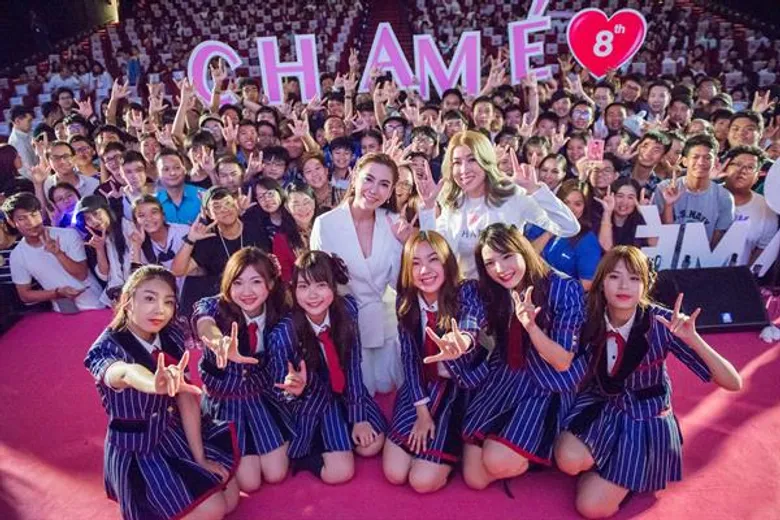 “ชาเม่-BNK48” จับมือมอบความฟินก้าวสู่ 8 ปี “เชียร์-การ์ตูน”จัดดูหนังสุดเอ็กซ์คลูซีฟโอตะล้นทะลั่ก