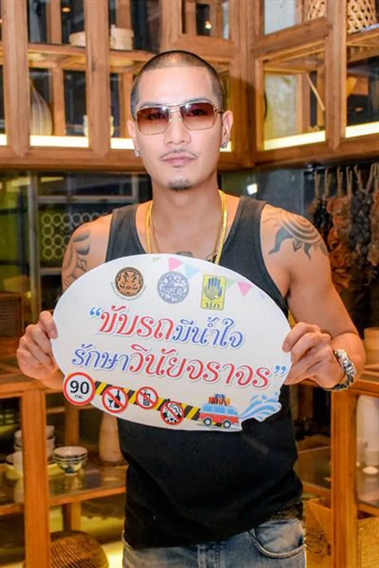 ศิลปินแกรมมี่ ร่วมรณรงค์เสริมสร้างจิตสำนึกด้านความปลอดภัยทางถนน ช่วงเทศกาลสงกรานต์