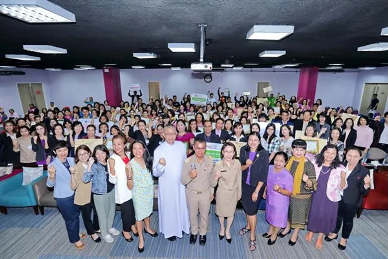 โครงการนานมีบุ๊คส์รีดดิ้งคลับ ร่วมสร้างผลงาน ปั้นครูบรรณารักษ์เลื่อนวิทยฐานะครูผู้เชี่ยวชาญ