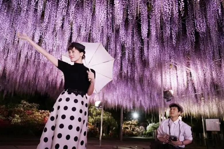 Movie Guide: “ ผู้หญิงสวยขึ้นเพราะความรัก “ ส่อง 25 ชุดสวย ของฮารุกะ อายาเสะ ใน Tonight ,At Romance Theater รักเรา ... จะพบกัน ฝีมือการออกแบบของ ซาจิโกะ อิโตะ ดีไซน์เนอร์มือหนึ่งของญี่ปุ่น