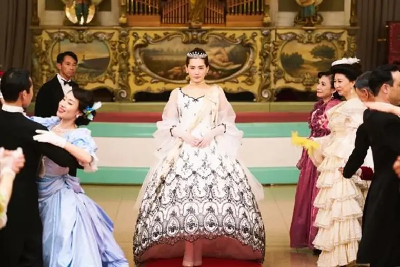 Movie Guide: “ ผู้หญิงสวยขึ้นเพราะความรัก “ ส่อง 25 ชุดสวย ของฮารุกะ อายาเสะ ใน Tonight ,At Romance Theater รักเรา ... จะพบกัน ฝีมือการออกแบบของ ซาจิโกะ อิโตะ ดีไซน์เนอร์มือหนึ่งของญี่ปุ่น