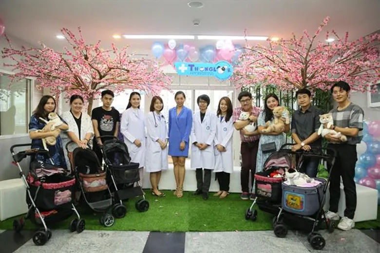 รพส.ทองหล่อ เปิด “คลินิกแมว” เอาใจคนรักแมวย่านพระราม 9 เยี่ยมชมบริการที่ใส่ใจทุกรายละเอียด พร้อมนำทีมหมอแมวแนะวิธีดูแลแมวแบบมือโปร