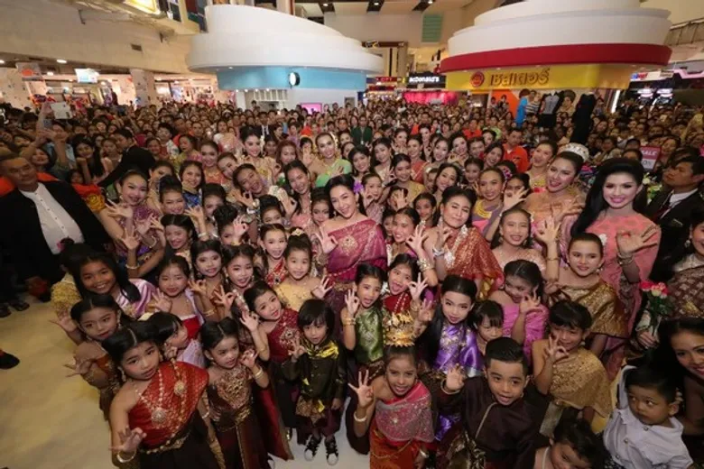 เบลล่า - ราณี แคมเปน ห่มสไบสวมชุดไทยสมัยโบราณ ชมการประกวดแม่หญิงการะเกด