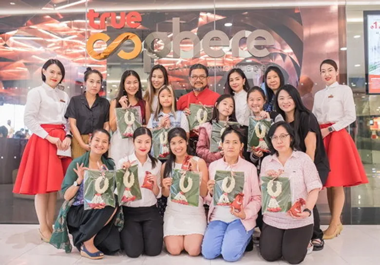 ทรูสเฟียร์ ชวนลูกค้าทรูแบล็คการ์ด ร่วมสืบสานวัฒนธรรมไทยจัดเวิร์คช้อปสุดพิเศษ “Traditional Flower Workshop” เรียนการร้อยมาลัยสุดประณีต ต้อนรับเทศกาลสงกรานต์นี้