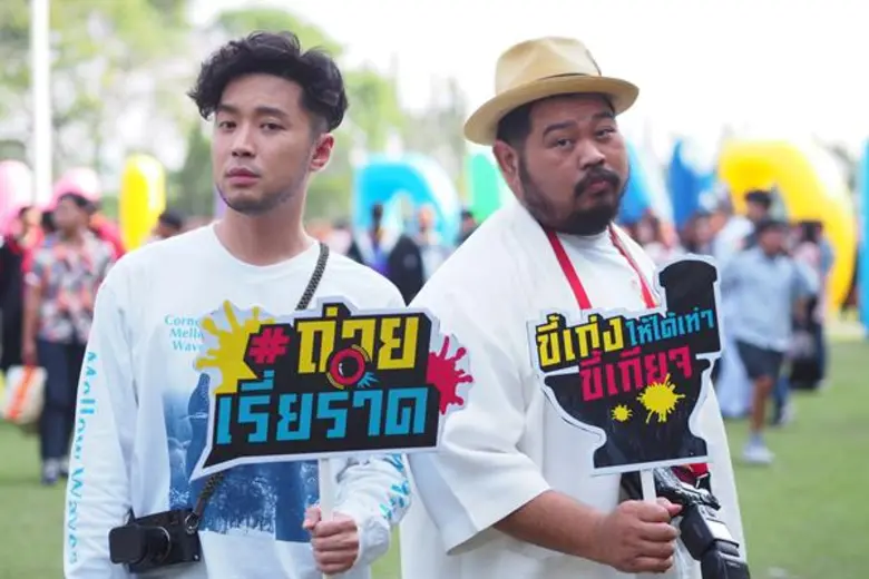 “ป๊อบ ปองกูล” จัดให้ ฮาทั้งโซเชียล !! รูปหนุ่มรับปริญญาหลับตาปี๋ ใน “ถ่ายเรี่ยราด”