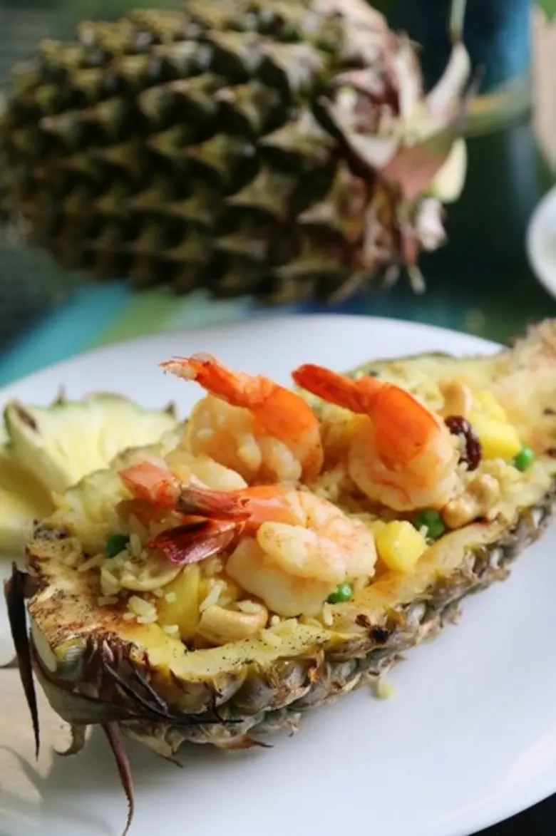 ข้าวผัดสับปะรดภูเก็ต ห้องอาหารเดลี่ บาย คอนราด โรงแรมคอนราด กรุงเทพฯ