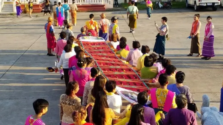 “ประเวนอย อะลาม เทียะกี่” เล่นสงกรานต์ไม่เปียกน้ำ สืบสานการแห่หงส์ – ธงตะขาบ เปิดบ่อนเล่นสะบ้าที่คุ้งบางกะเจ้า