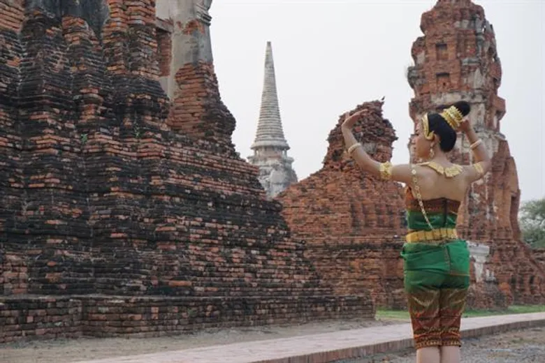 นักร้องลูกทุ่งสาว "ลูกน้ำ วลัยพรรณ" ย้ายค่าย!! รำถวายแม่นาคี ฟ้าครึ้ม..พายุเข้า