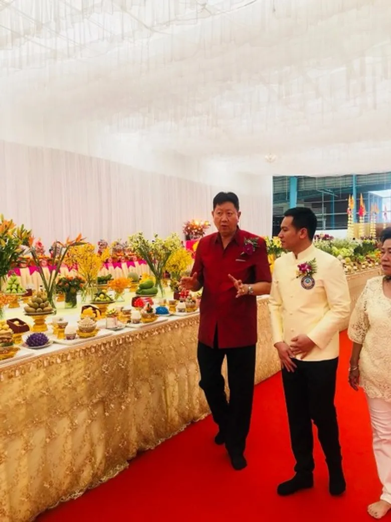 ศ.ดร.พันธ์ยศ อัครอมรพงศ์ ประธานชมรมผู้ประกอบการหนองแขม และคณะกรรมการ ร่วมงานพิธี ”กงจูเทียน” บูชาพระโพธิสัตว์และเทพธรรมบาล ที่ยิ่งใหญ่ที่สุดในประเทศไทย เพื่อความเป็นสิริมงคแก่ชีวิตและครอบครัว เทพธรรมบาลต่างๆที่ทำหน้าที่รักษาพระพุทธศาสนาที่มีการบูชา