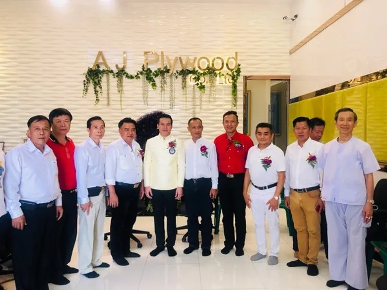 ศ.ดร.พันธ์ยศ อัครอมรพงศ์ ประธานชมรมผู้ประกอบการหนองแขม และคณะกรรมการ ร่วมงานพิธี ”กงจูเทียน” บูชาพระโพธิสัตว์และเทพธรรมบาล ที่ยิ่งใหญ่ที่สุดในประเทศไทย เพื่อความเป็นสิริมงคแก่ชีวิตและครอบครัว เทพธรรมบาลต่างๆที่ทำหน้าที่รักษาพระพุทธศาสนาที่มีการบูชา