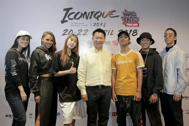 โซฟี่-เบล์-เกรซ นำทีมนักเต้นจัดเต็มโชว์สเต็ปแด๊นซ์ กระทบไหล่กูรูระดับโลก “Quick Style” ภายในงาน ICONIQUE DANCE CAMP