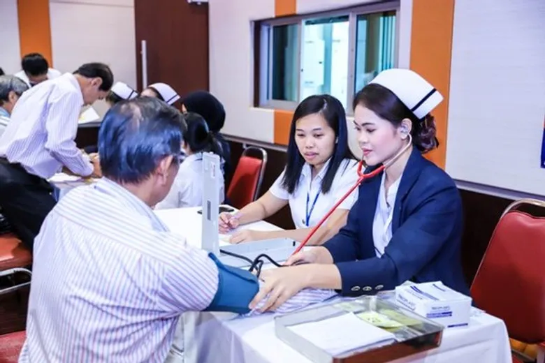 ราชวิทยาลัยจุฬาภรณ์ พานักศึกษาคณะแพทยศาสตร์และการสาธารณสุข ร่วมทำกิจกรรม “จิตอาสาจุฬาภรณ์เพื่อชุมชน” ณ เทศบาลนครรังสิต จ.ปทุมธานี