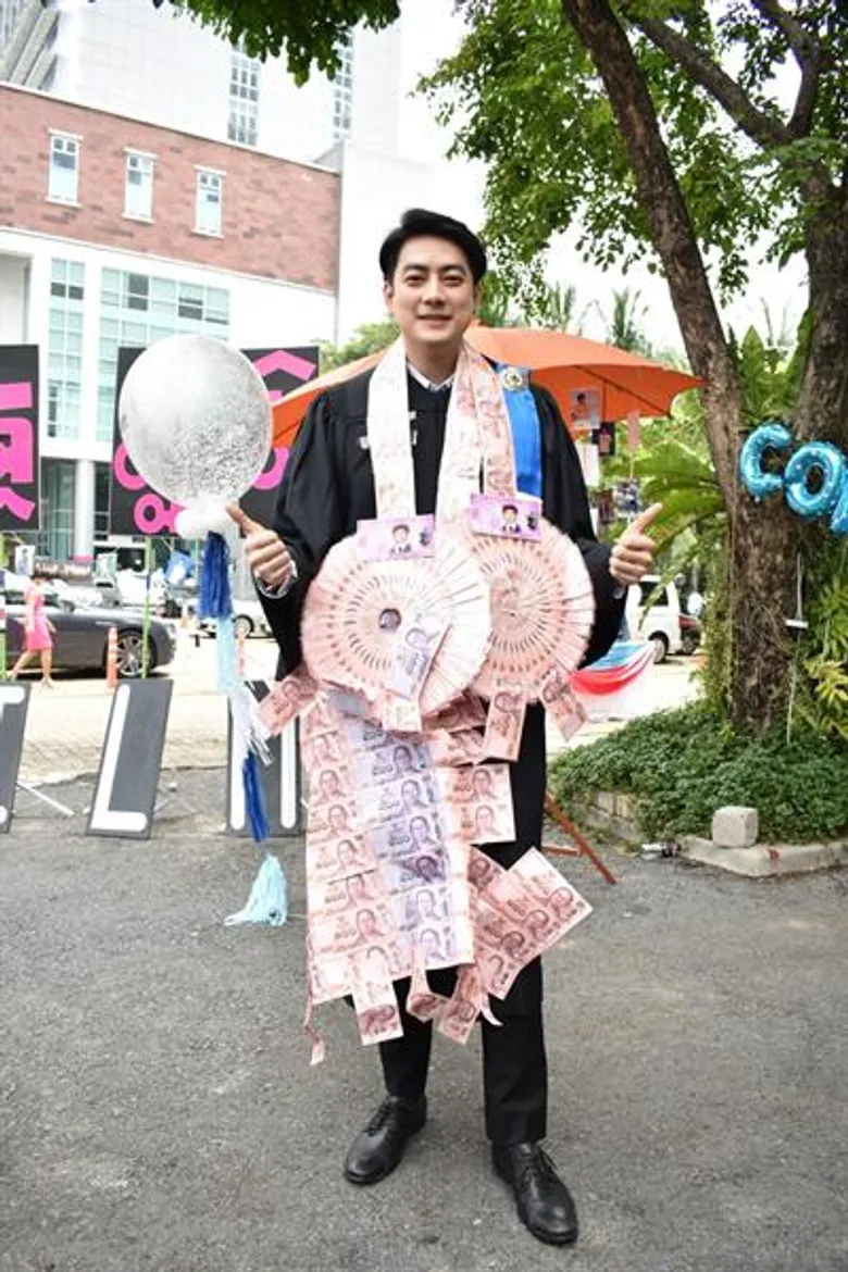 “ฟิล์ม รัฐภูมิ” สุดปลื้ม คว้าปริญญาโท ด้านจิตวิทยาบริหารองค์การ เพื่อนดารา - แฟนคลับร่วมยินดีเพียบ