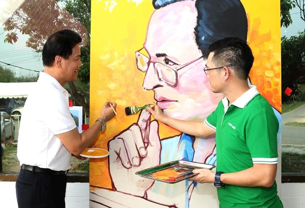 เฌอร่า ร่วมกิจกรรมรักพ่อ คิดถึงพ่อ สานต่องานพ่อสร้าง
