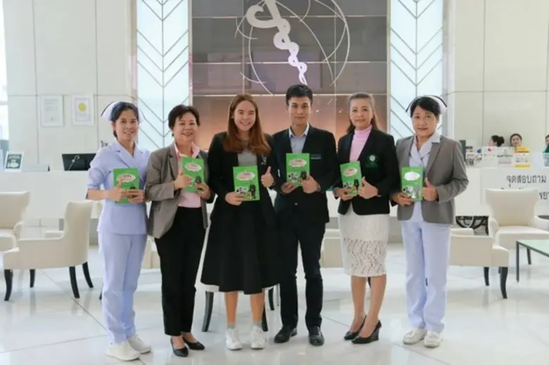 ภาพข่าว: เปิดตัวหนังสือ "วัคซีนคิดบวก" โดยผู้สำรวจความสุขคนไข้ สร้างแรงบันดาลใจให้คนไข้ในรูปแบบต่างๆ