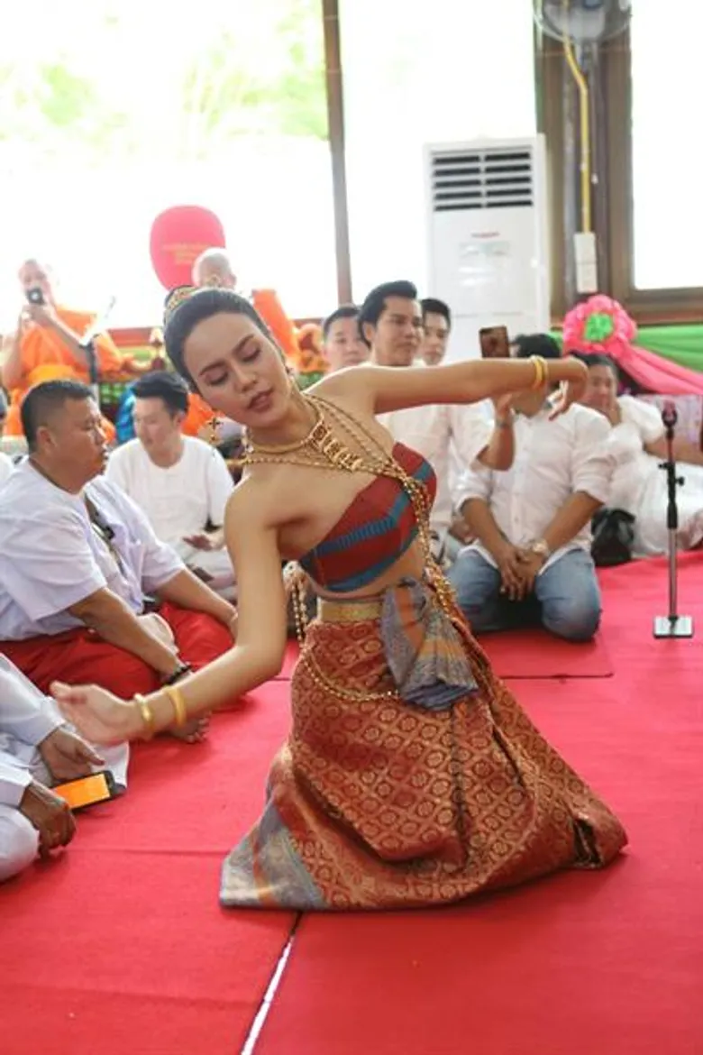 หนิง-นลิน รำถวายปู่ศรีสุทโธ-ย่าปทุมมา ฉลองวิหารเพ็ชรนาคา วัดพัฒนาธรรมาราม จ.ลพบุรี