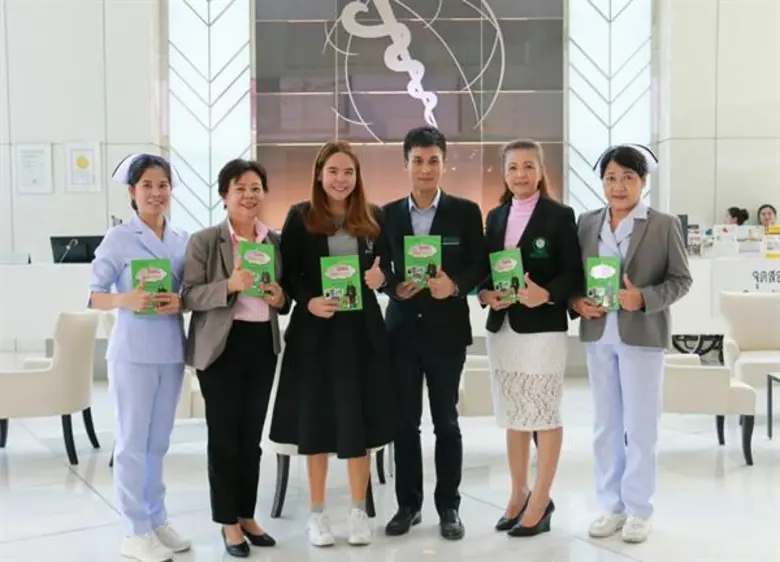 ภาพข่าว: เปิดตัวหนังสือ “วัคซีนคิดบวก” โดยผู้สำรวจความสุขคนไข้ สร้างแรงบันดาลใจให้คนไข้ในรูปแบบต่างๆ