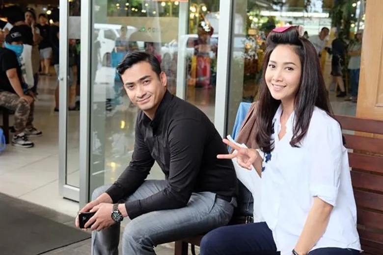 โอริเวอร์ ยึดถนนหน้าตลาดเสรีมาร์เก็ต เปิดฉากให้ ซี ศิวัฒน์ ปล้นรถขนเงิน
