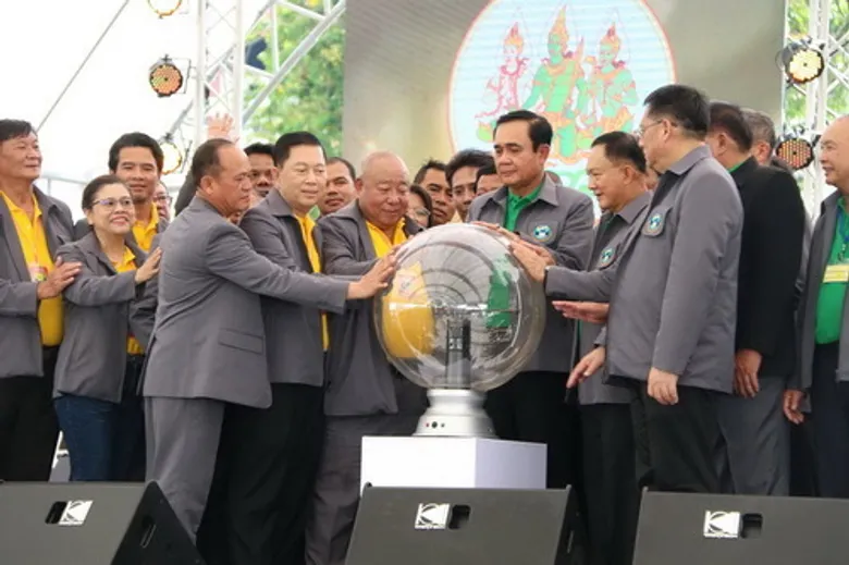 นายกฯ เปิดงานวันแรงงานแห่งชาติ 61 รับข้อเรียกร้อง พร้อมยืนยันรัฐบาลดูแลแรงงานเต็มที่
