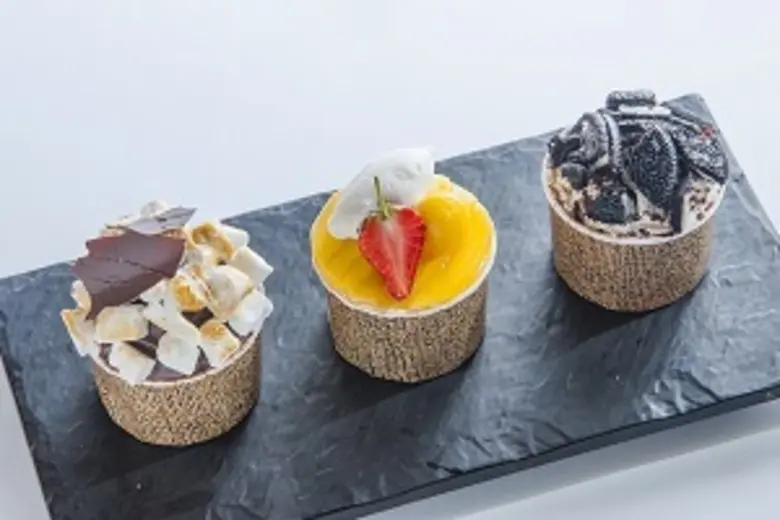 อร่อยเต็มคำกับชีสเค้กหลากรส ณ ทรีตส์ กูร์เมต์ โรงแรมชาเทรียม ริเวอร์ไซด์ กรุงเทพฯ