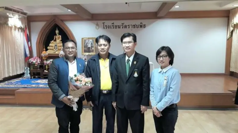 ภาพข่าว: ร่วมแสดงความยินดีกับ อ.อนุสรณ์ กะดามัน ครูภาษาไทยดีเด่น