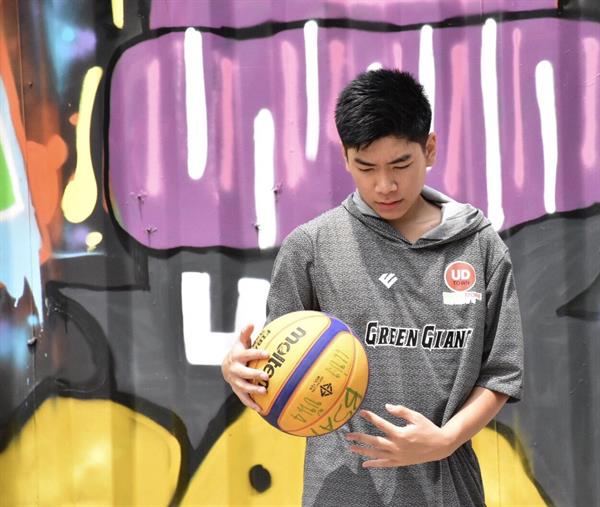 วัยรุ่นอุดรฯ ชวนเด็กไทย เล่นบาสเกตบอล 3 คน