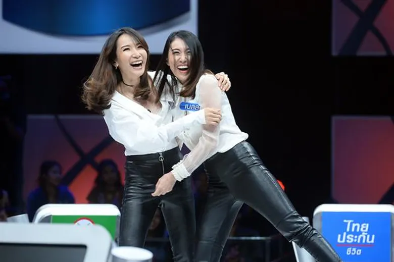 ทีวีไกด์: รายการ "ตกสิบหยิบล้าน" “เบลล์ – หว่าหวา” ใช้ประโยชน์จากความซี้มากกว่า 20 ปี!!! ควงคู่แข่งเกมทายใจ ใน ตกสิบหยิบล้านฯ ตอนพิเศษ “เพื่อนซี้ที่รู้ใจ”