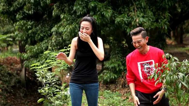 ทีวีไกด์: รายการ “ครัวลั่นทุ่ง” “โบว์ลิ่ง ปริศนา” โชว์ฝีมือแม่ศรีเรือน คว้าตะหลิวทำ เมน “แกงเผ็ดเป็ดย่าง”